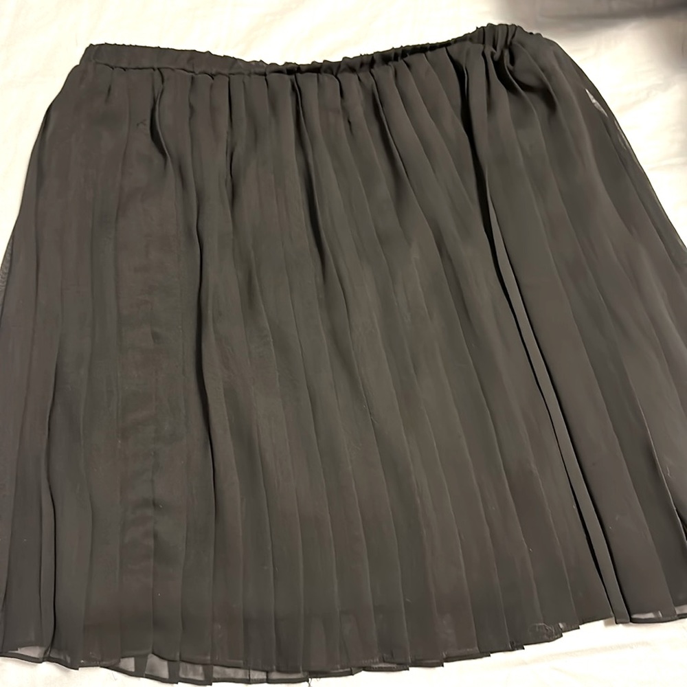 Medium sparkle and fade black skirt